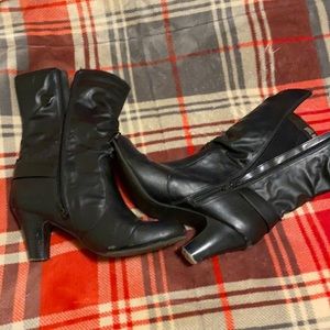 High heeled boots, size 10, black. Got them from a friend haven’t been worn.